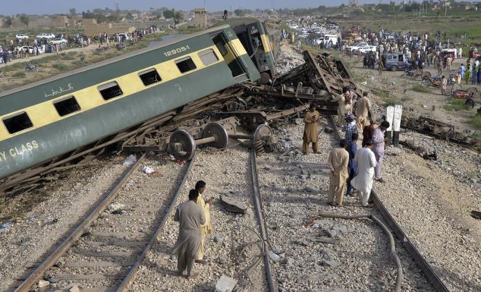 Descarrilamiento tren muertos Pakistán
