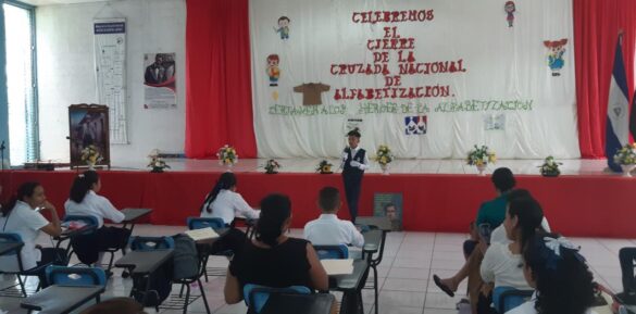 Estudiantes-realizan-certamen-oratoria