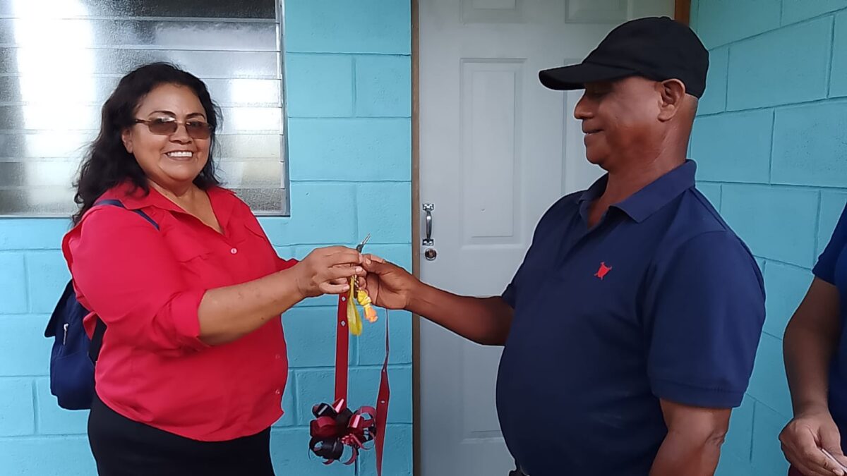 Familias de Dolores reciben viviendas del programa Bismarck Martínez