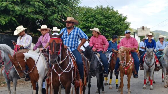 Realizan-Desfile-Hipico-Ocotal