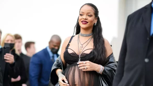 Rihanna-convierte-madre-segunda