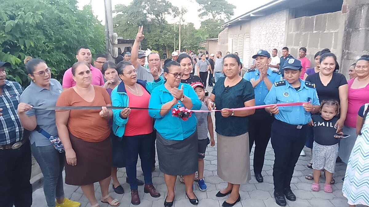 Inauguran calles adoquinadas en Dolores, Carazo