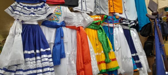 Mercado-Huembes-trajes-folcloricos