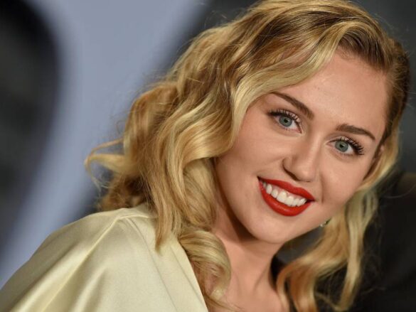 Miley Cyrus debía divorciarse