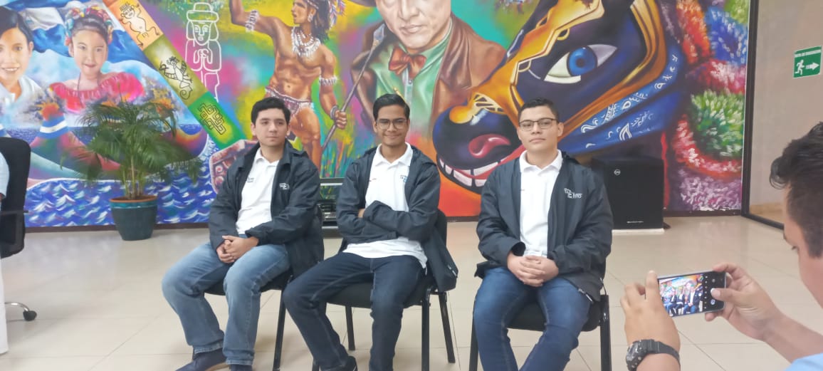 Tres jóvenes fueron abanderados para participar en olimpiadas de matemática en Brasil
