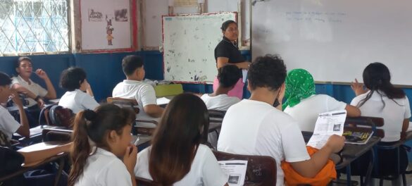 Estudiantes secundaria aprenden fotografía