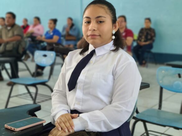 Impulsan educación Jóvenes Estudiante