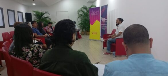 Jóvenes participan taller cine