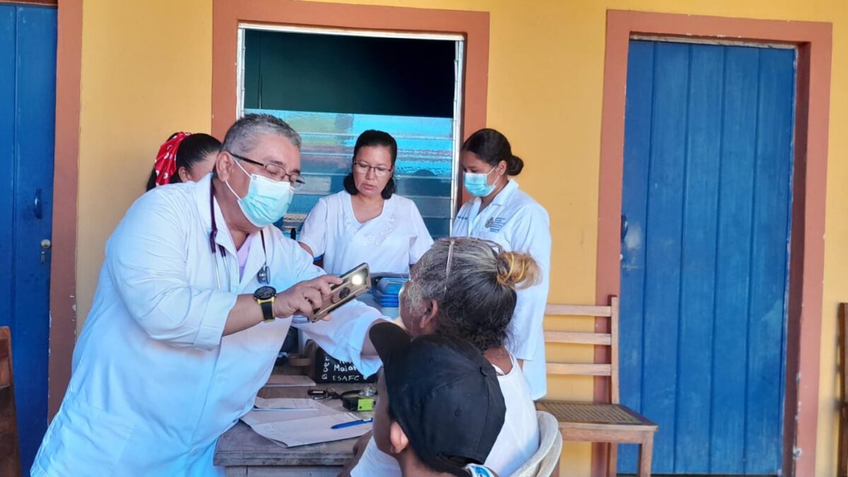 Pobladores del distrito II reciben atención medica