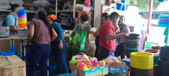 : Productos alusivos a las fiestas marianas ya se exhiben en mercados