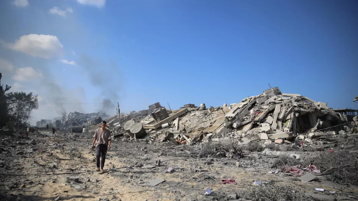 Israel bombardea una escuela de la ONU en Gaza y reportan decenas de fallecidos