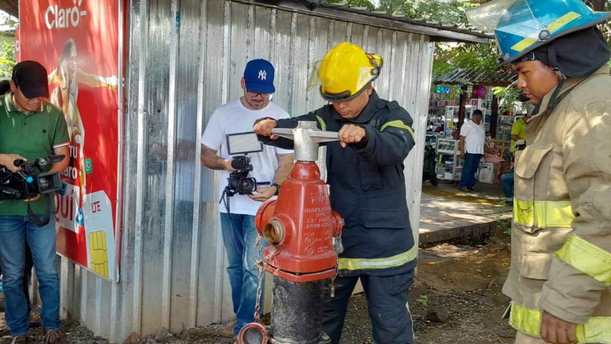 Bomberos realizan inspecciones a hidrantes en los mercados capitalinos