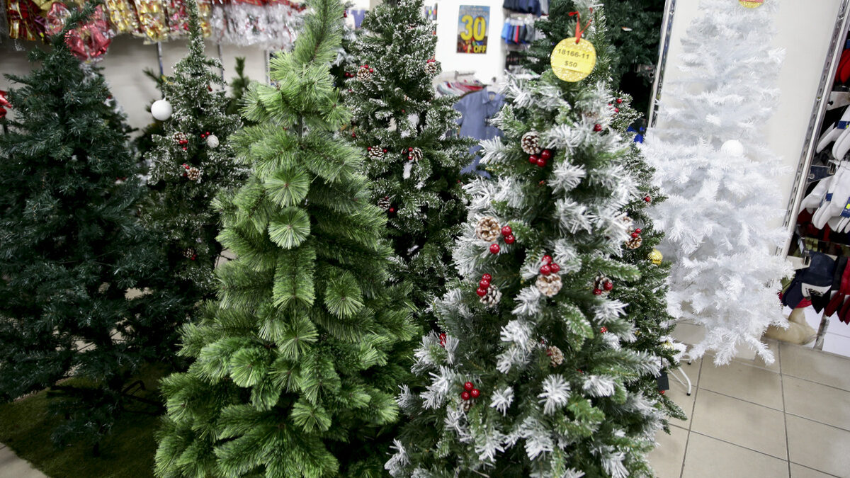 ¿Cuánto se puede gastar en la compra de un árbol navideño y sus decoraciones?