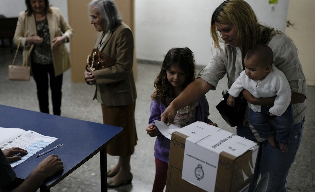 Cierran las urnas en las presidenciales de Argentina con una participación mayor al 76 % del padrón