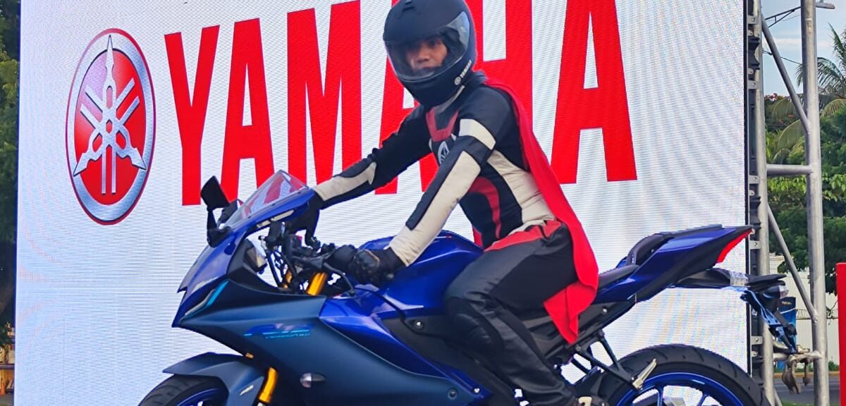 Casa Pellas introduce la moto Yamaha R15 V4