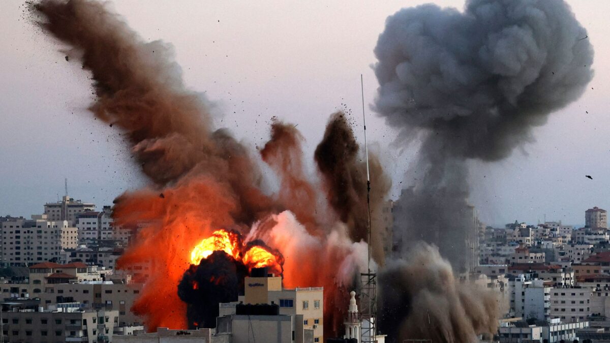 Intensos combates y destrucción caracterizan hoy la situación en Gaza