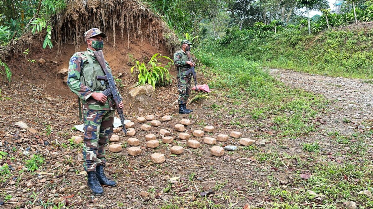 Ejército de Nicaragua incauta 32 paquetes de marihuana en Jalapa