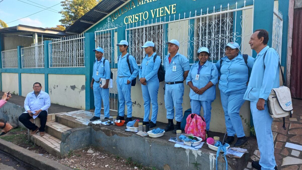 Visitan más de 300 viviendas del Barrio Carlos Fonseca, para eliminar mosquitos