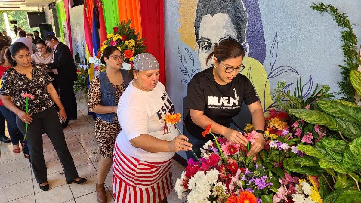 Autoridades Educativas de la UNAN Managua, Conmemoran al Poeta Guerrillero Leonel Rugama
