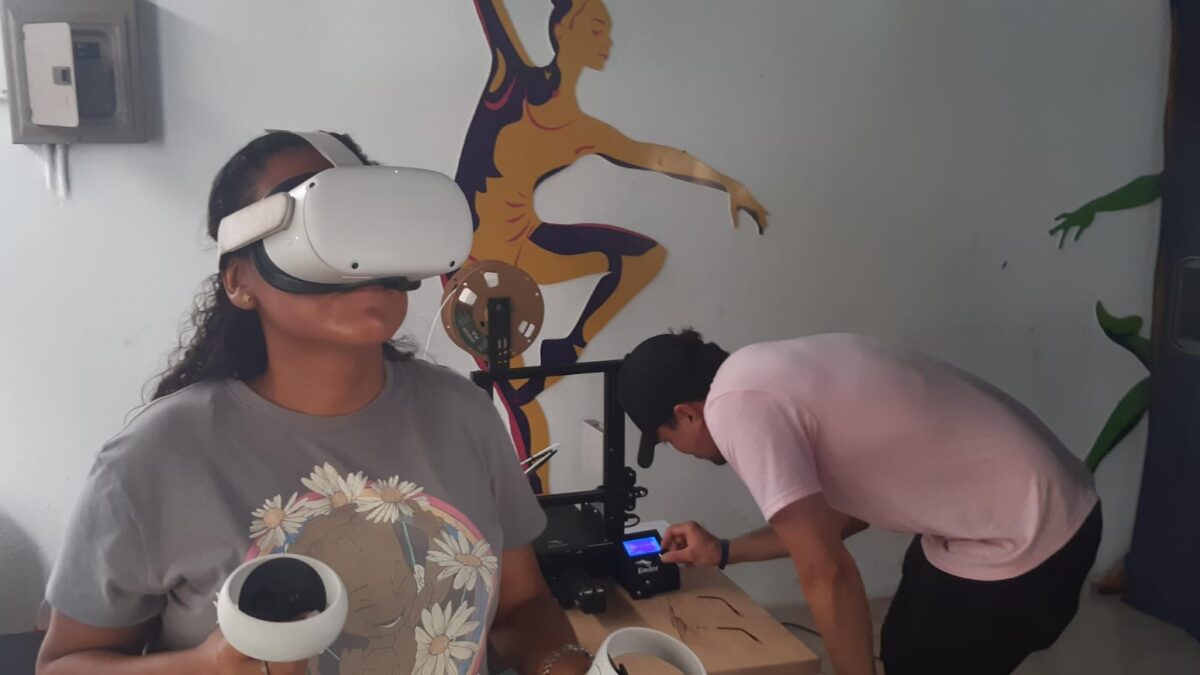 Jóvenes nicaragüenses conocen el legado de Sandino en realidad virtual