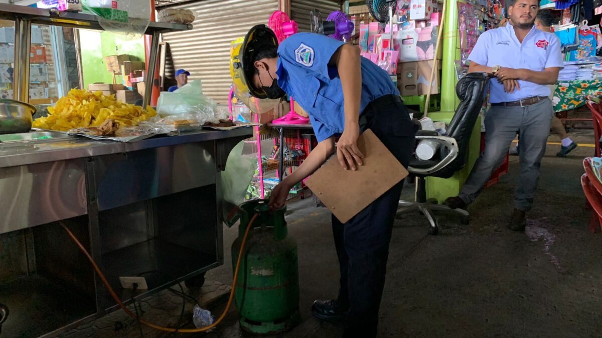Bomberos Unidos inspeccionan tramos en los mercados de Managua