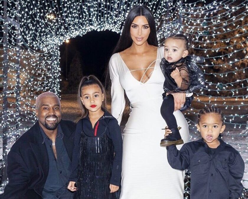 Razón por la que Kanye pide a Kim que saque a sus hijos de la escuela