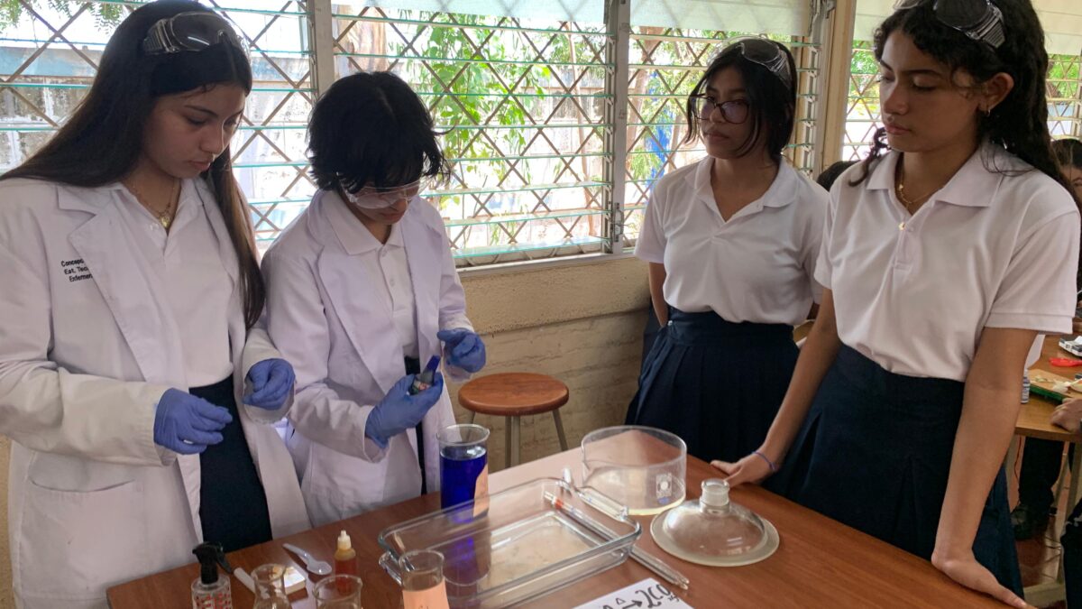 Teleclases fortalece la enseñanza científica en educación secundaria