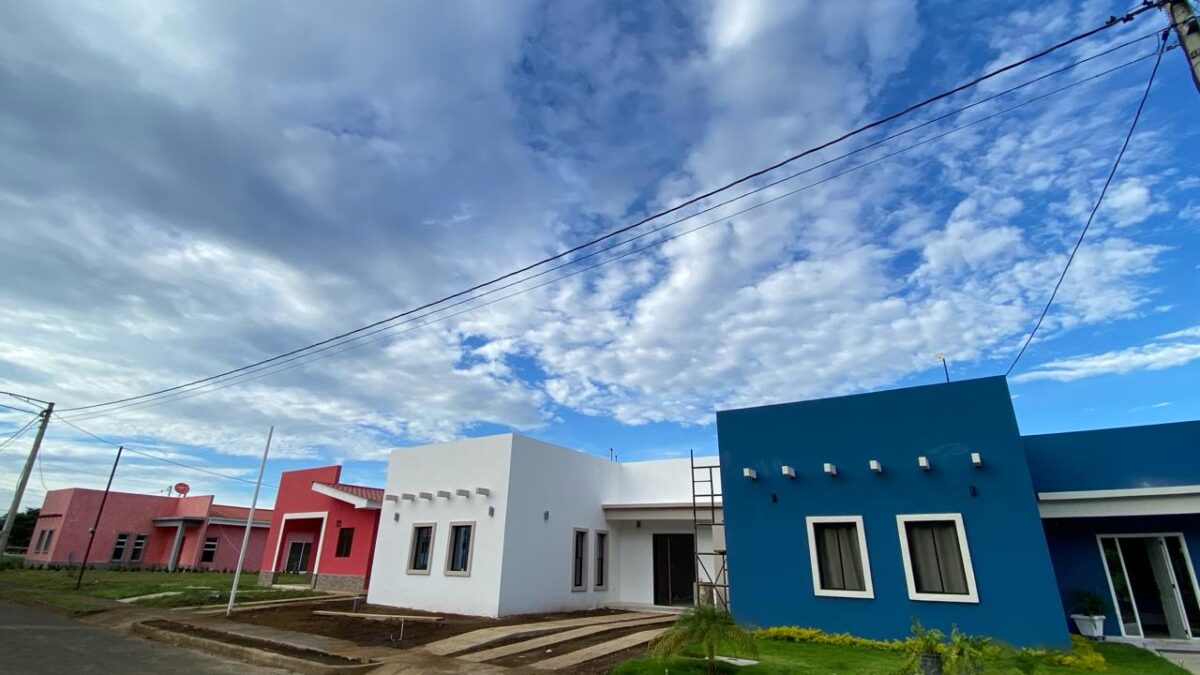 Edifican 200 casas en Residencial La Rosaleda de Managua