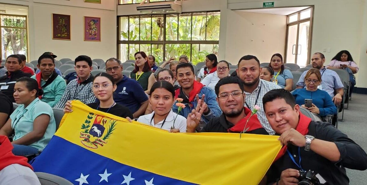 Comunidad Universitaria rinde homenaje al Comandante Hugo Chávez Frías