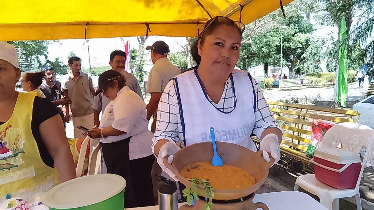 Familias de San Marcos exponen su talento culinario