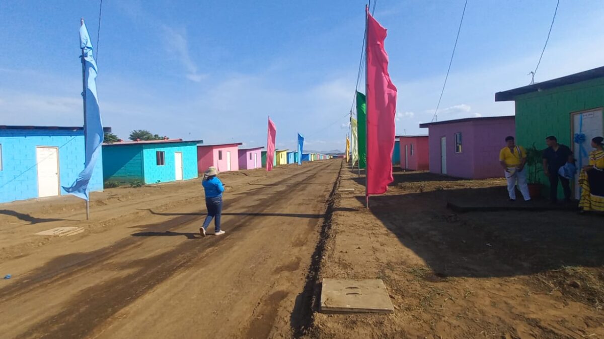 Un centenar de familias reciben sus casas nuevas como parte del proyecto Bismarck Martínez