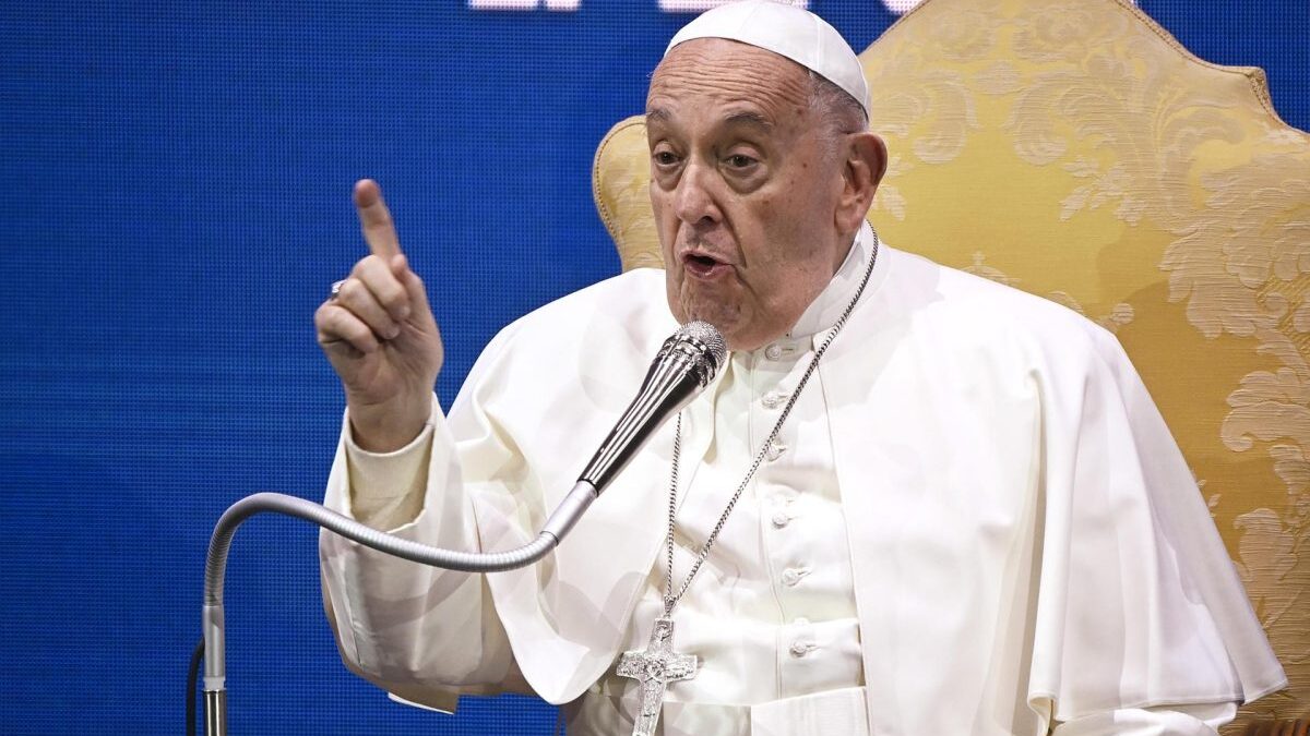 «No faltan perritos, faltan niños»: Papa Francisco insta a invertir en natalidad