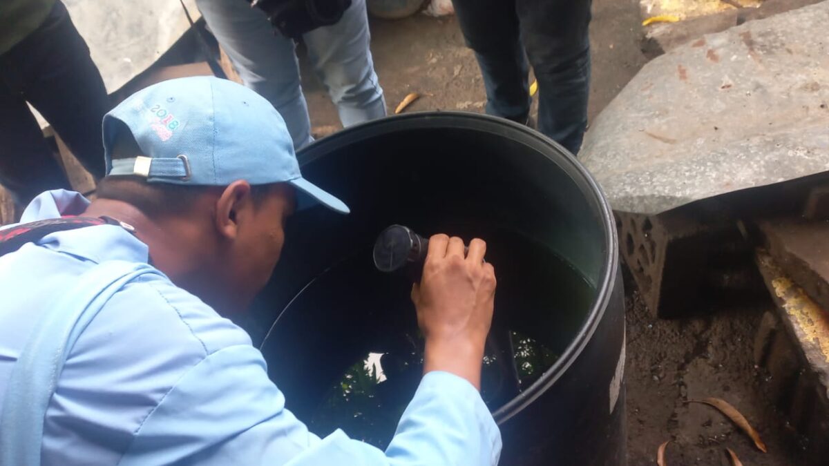 Abatizan contra los zancudos en el barrio Pedro Joaquín Chamorro