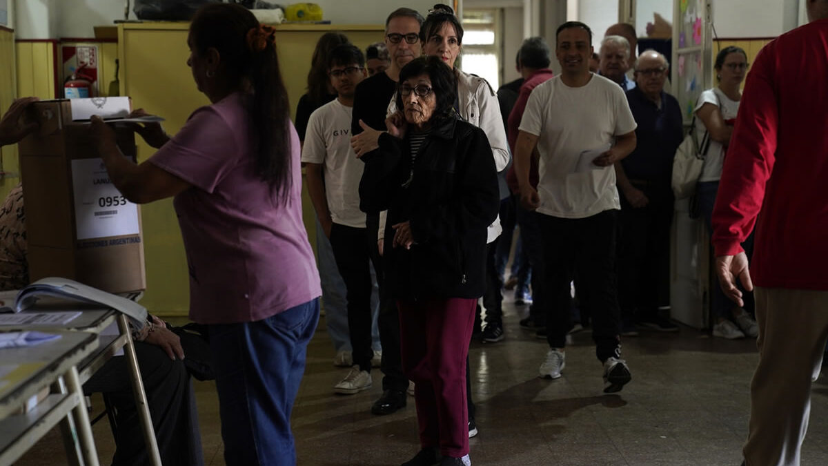 Alta afluencia de votantes en las primeras horas de la elecciones en Venezuela