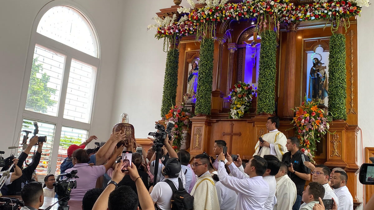 Realizan bajada de la imagen de Santo Domingo para inaugurar fiestas en su honor