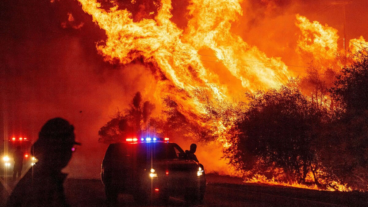 California declara estado de emergencia por incendio forestal