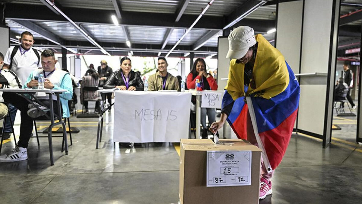 Candidatos votan y llaman a la calma en elecciones presidenciales venezolanas