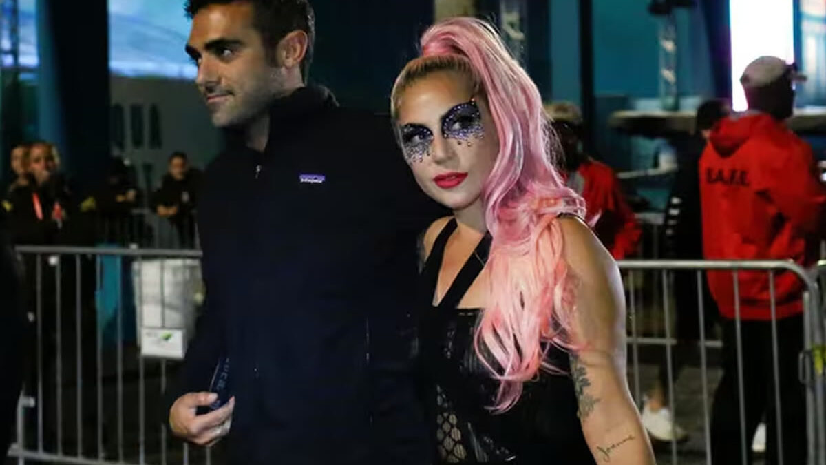 Lady Gaga confirma en París que está comprometida con Michael Polansky