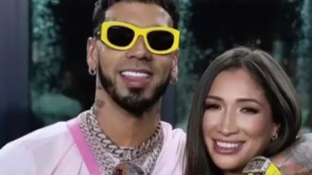 Anuel  AA y su novia Laury Saavedra se convertirán en papás de una niña