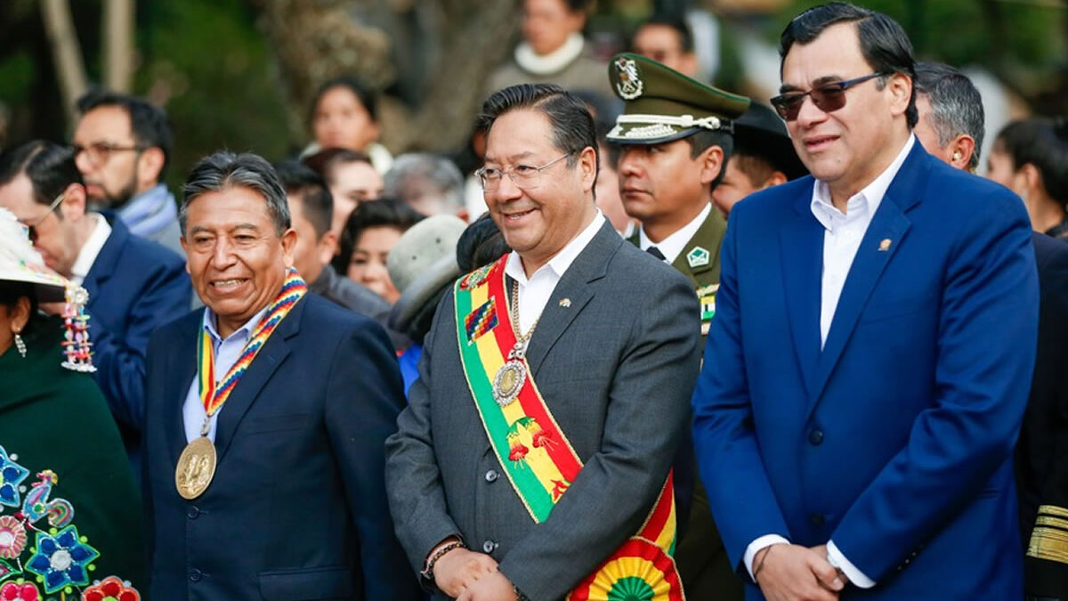 Bolivia celebra 199 años de independencia con ofrenda a la madre tierra