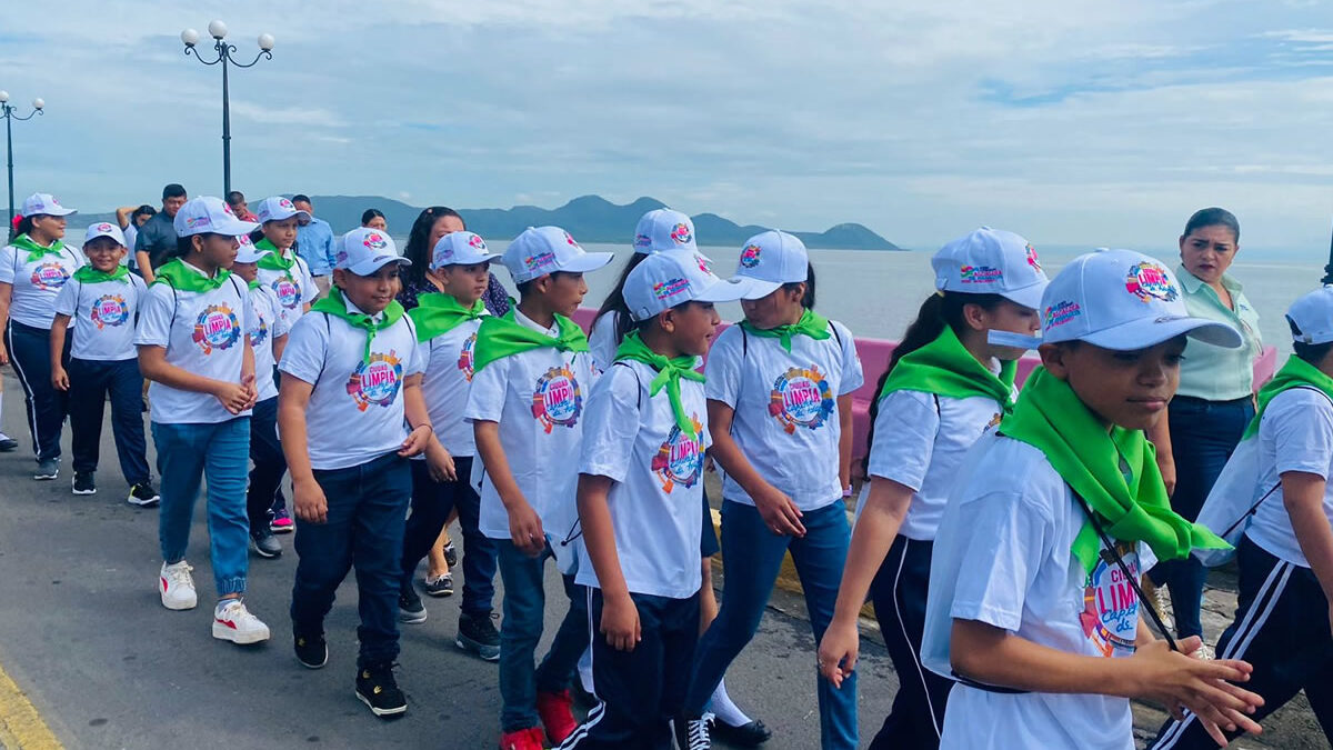 Estudiantes del colegio Barrilete de Colores participan en programa ecológico