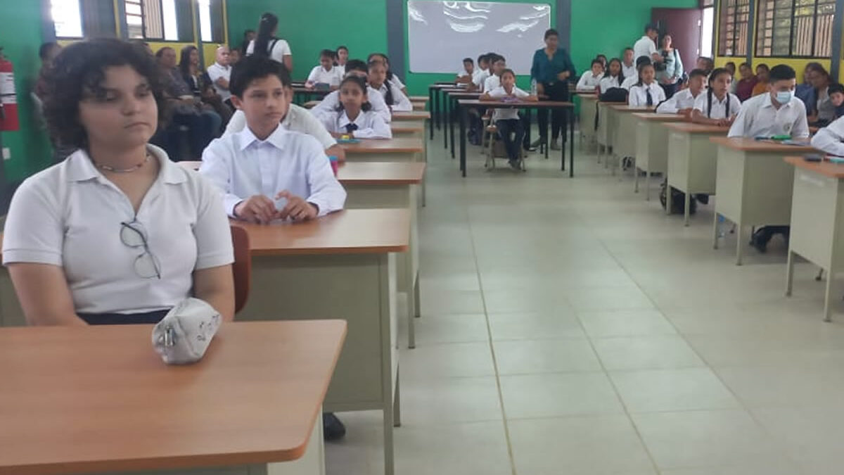 Estudiantes de sexto grado participan en certamen departamental de matemáticas