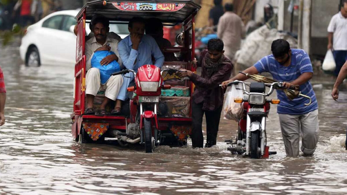 Lluvias monzónicas han cobrado la vida de 215 personas en Pakistán