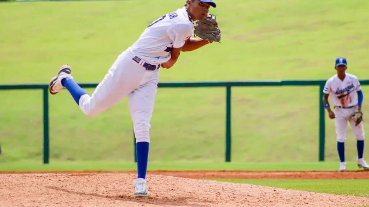 Nicaragua lanza juego sin hit ni carrera a El Salvador en premundial de Béisbol