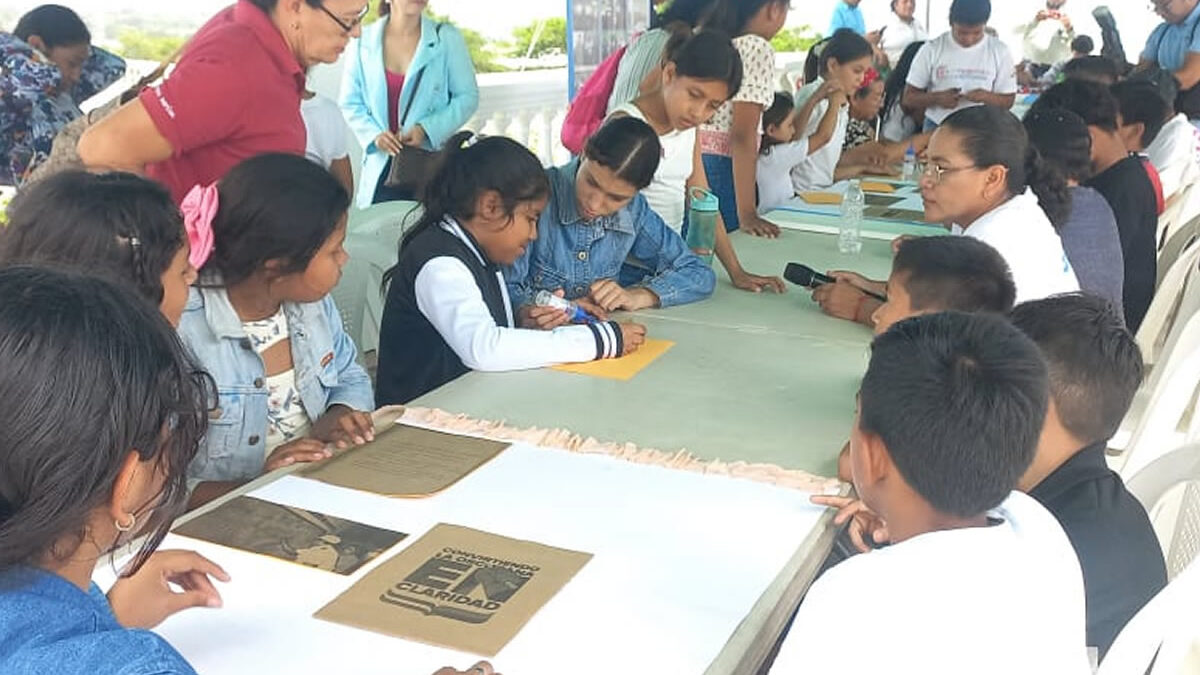 Niños y adultos mayores conmemoran el cierre de la Gran Cruzada de Alfabetización