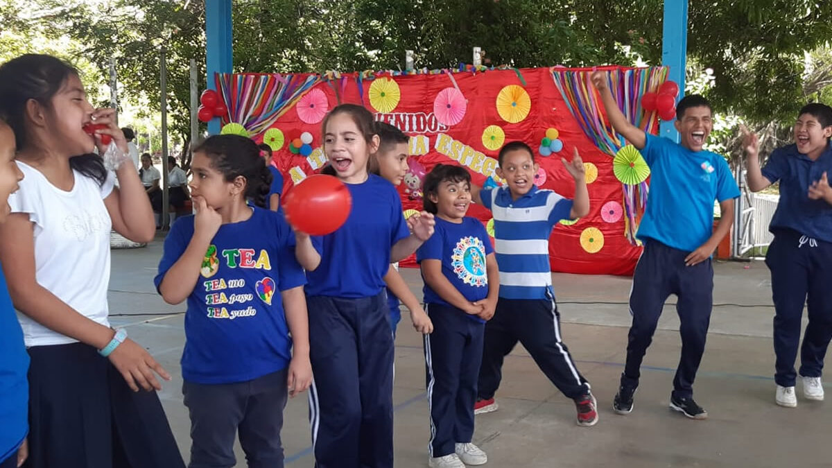 50 parejas de estudiantes preparan baile «La Vaca Chota» para las fiestas patrias