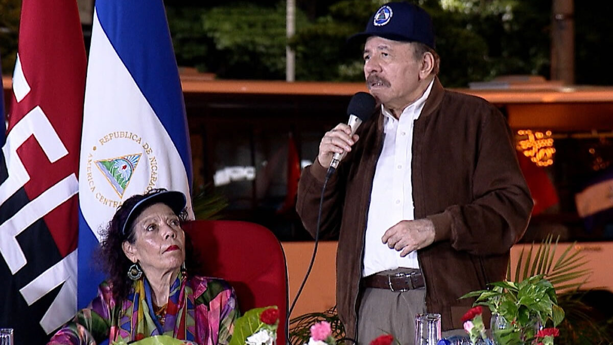 Presidente Ortega entrega otros 100 buses nuevos a los transportistas de Managua, Masaya y Chinandega