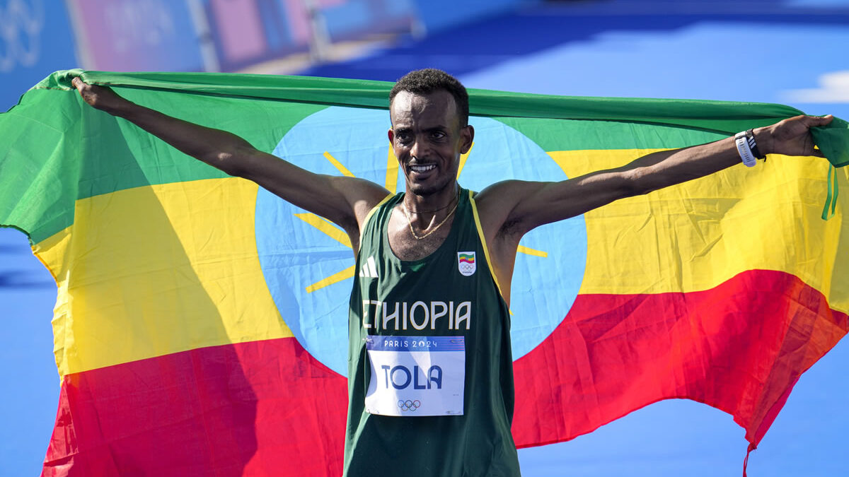 Tamirat Tola Impone récord Olímpico en el maratón de París 2024