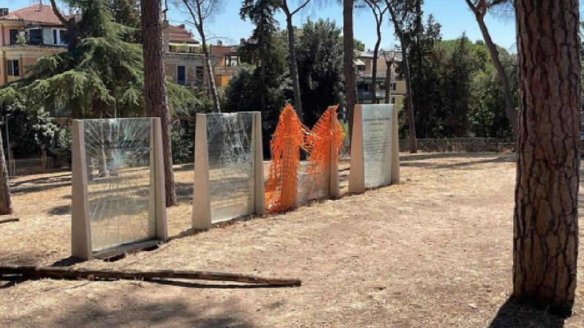 Venezuela denuncia vandalismo contra monumentos a Bolívar en Roma, Italia