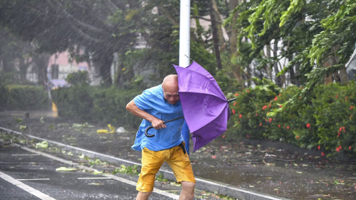 Tifón Yagi toca tierra con fuertes vientos  y lluvias torrenciales en el sur de China